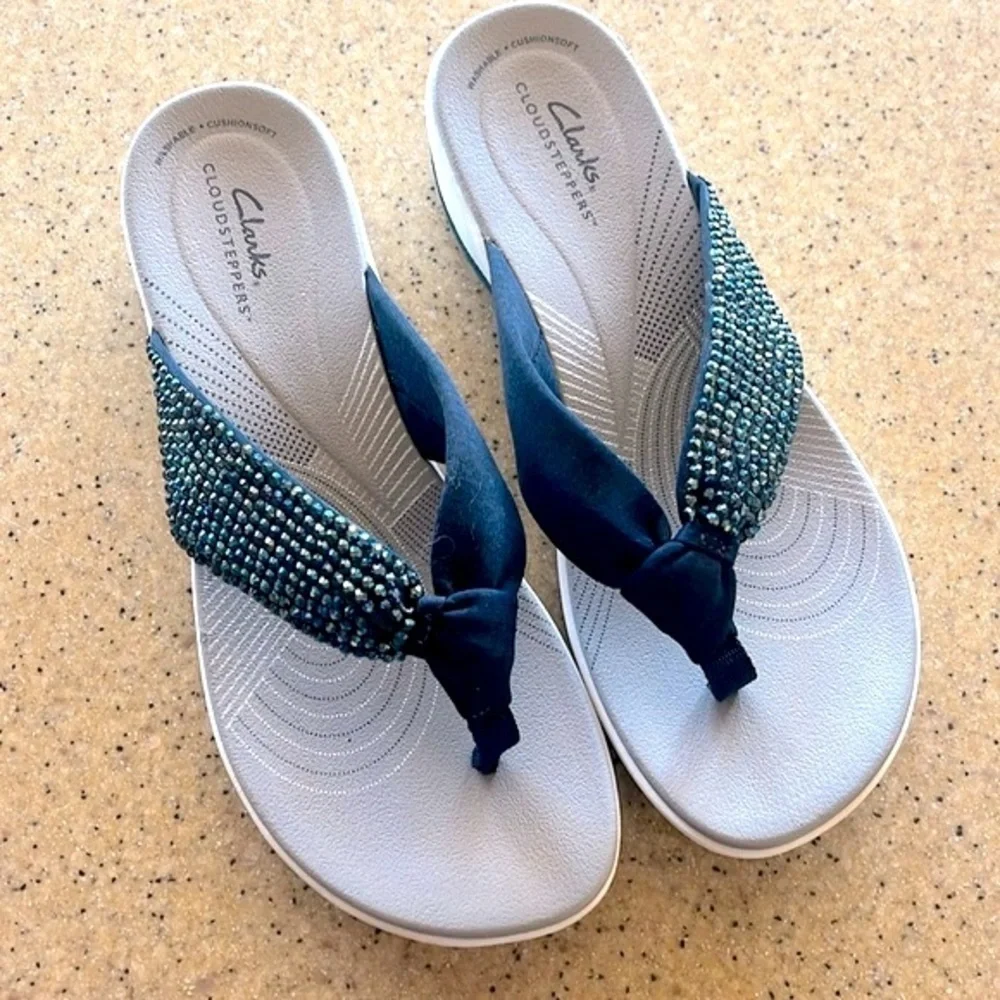 Brand Clarks Cloudsteppers Thong Sandals Custom Blue w/ Beaded Crystals Sparkly